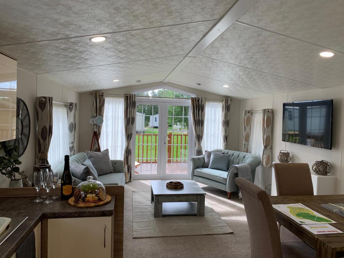 Rose Lodge - Hot Tub Getaway - Percy Woods - Pet Friendly Morpeth Exterior photo