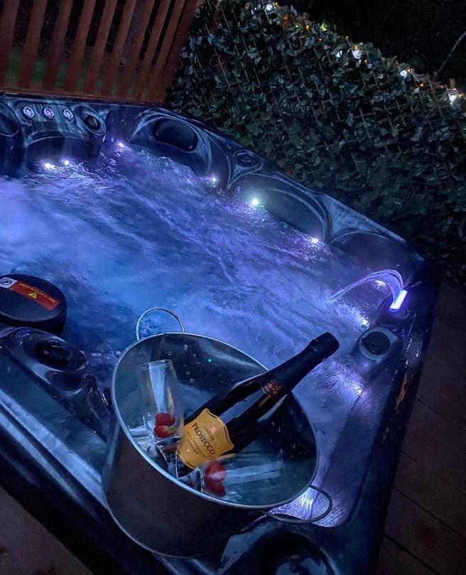 Rose Lodge - Hot Tub Getaway - Percy Woods - Pet Friendly Morpeth Exterior photo